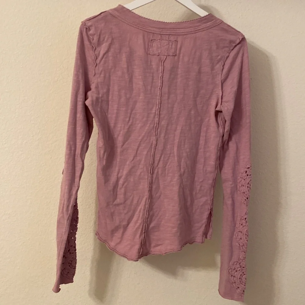BNWT Free People We The Free Our Song Henley Cuff Candied Lilac L - Picture 7 of 10